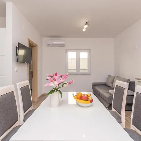 Apartment 1 Bedroom Awesome In Biograd Na Moru