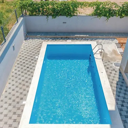 Apartment 1 Bedroom Awesome In *